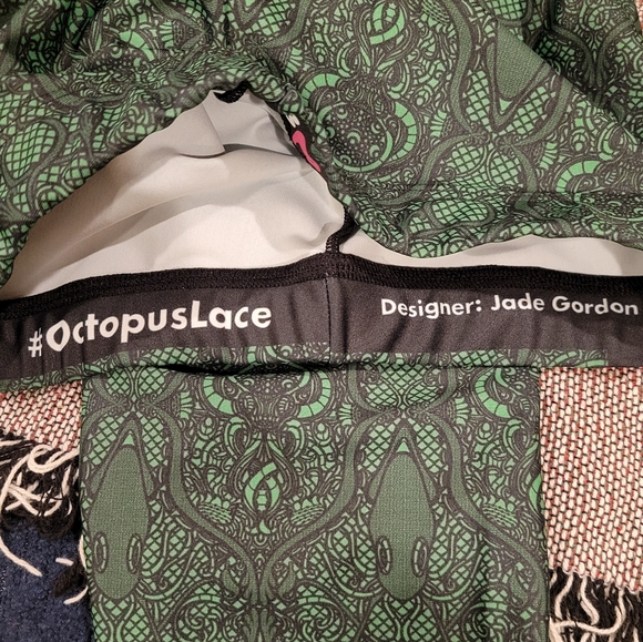 Bombsheller Green octopus lace Leggings - Picture 9 of 11